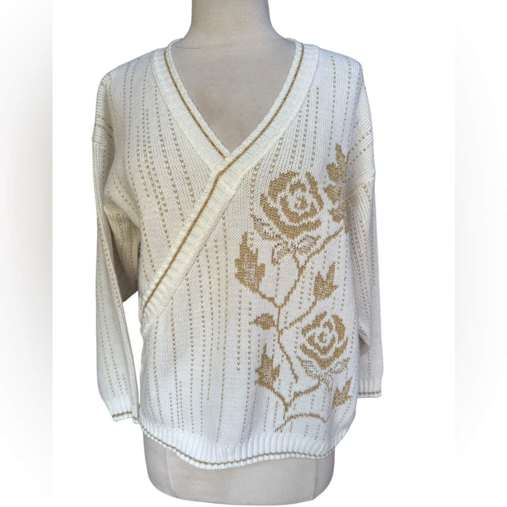 1980s Ellend Ivory V-Neck Pullover Sweater w/Prominent Metallic Gold Rose & Vert